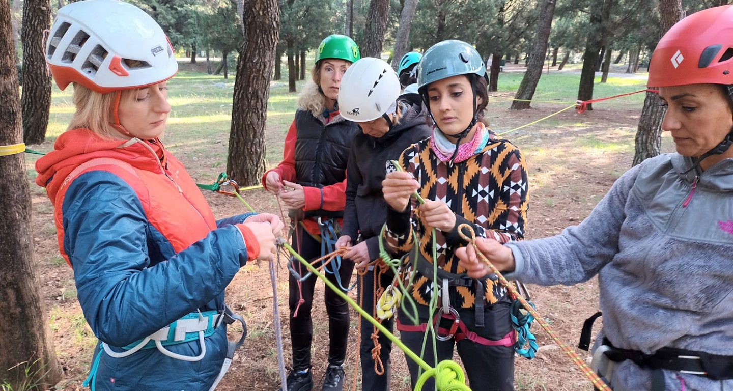 Slovenska inštruktorja planinske vzgoje sodelovala pri usposabljanju črnogorskih vodnikov