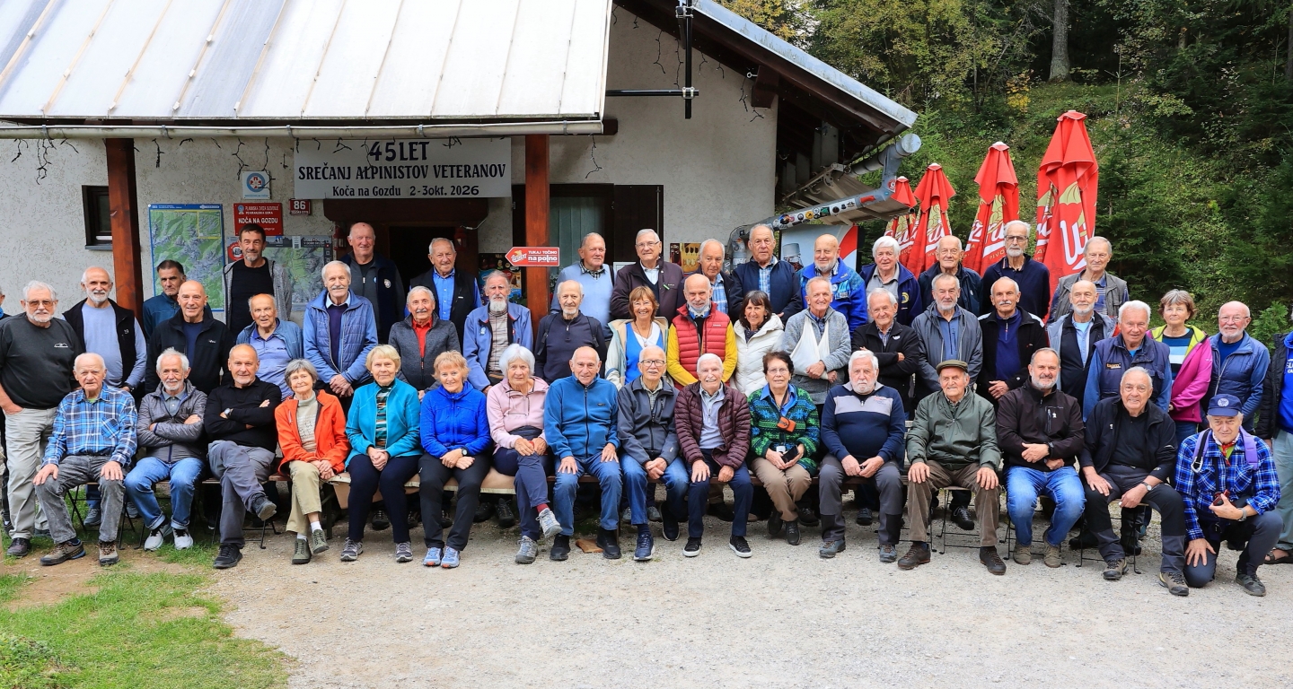 45. zbor alpinistov veteranov v Koči na Gozdu