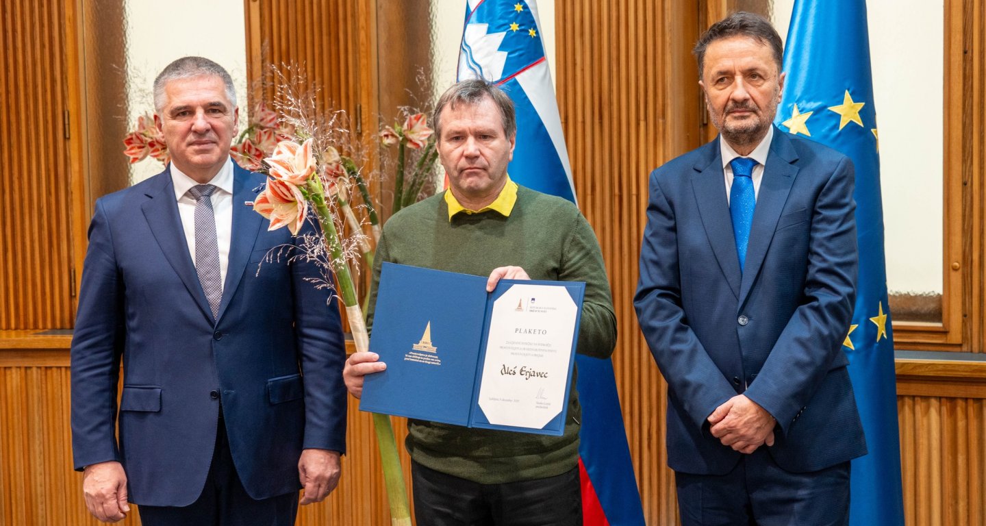Alešu Erjavcu plaketa Državnega sveta RS najzaslužnejšim prostovoljcem za leto 2025