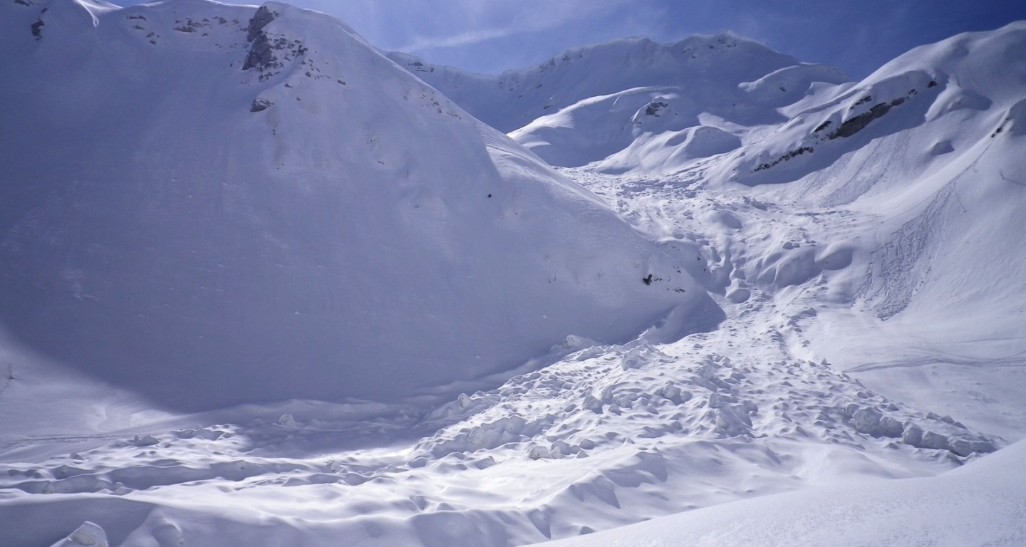 V slovenskih gorah znatna nevarnost snežnih plazov