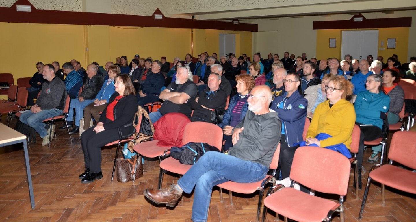 Na zboru predstavnikov podelili 17 priznanj Častni vodnik PZS